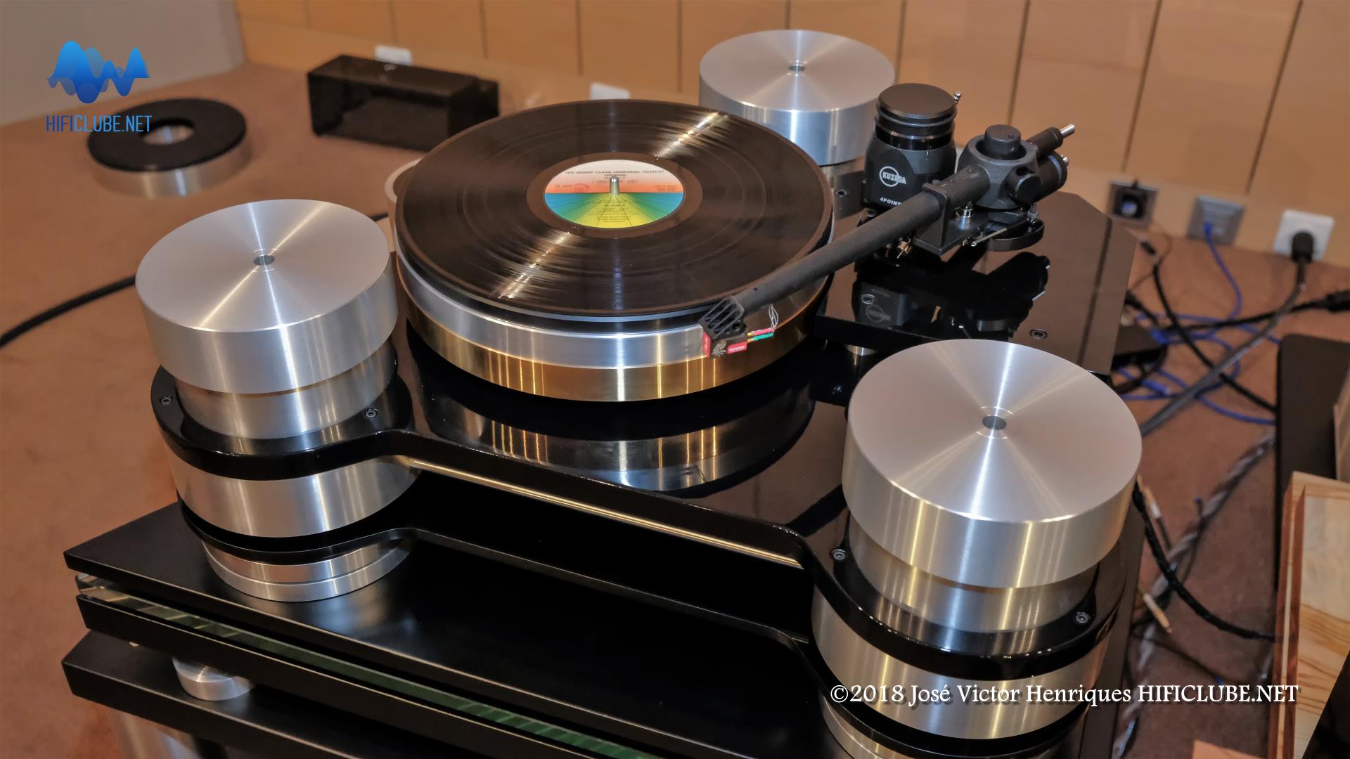 UAE- Rui Borges Pendulum c prato alumínio-bronze.jpg