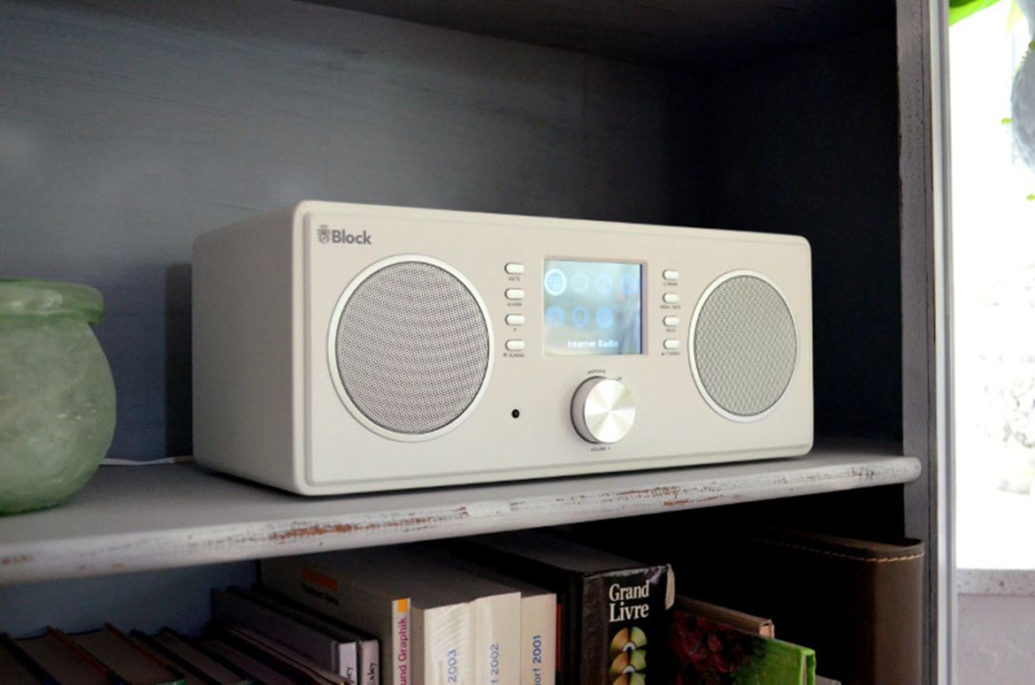 Block Audio CR-20 - Connected Radio, unidade de tamanho reduzido 2 colunas, tudo em um, ideal para cozinha, sala de estudo ou espaço de escritório com FM, DAB +, rádio de Internet e streamer de rede, bem como a função multiroom, Spotify Connect, Bluetooth e WLAN. Ecrã TFT a cores. Controle via app "Undock" UPnP. Despertador. Entrada auxiliar 3.5 mm, saída 3.5mm, USB para pendrive, saída auscultadores.