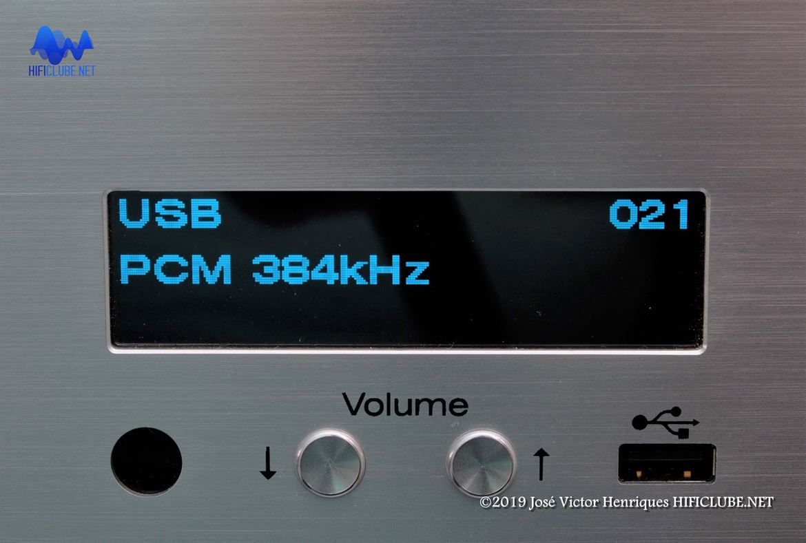 Após insistência minha, a Krell foi investigar e acabou por admitir que o K-300i vai além de 192kHz/24-bit: ‘Pertaining the USB input, we were mistaken. We do support the 384kHz directly.’