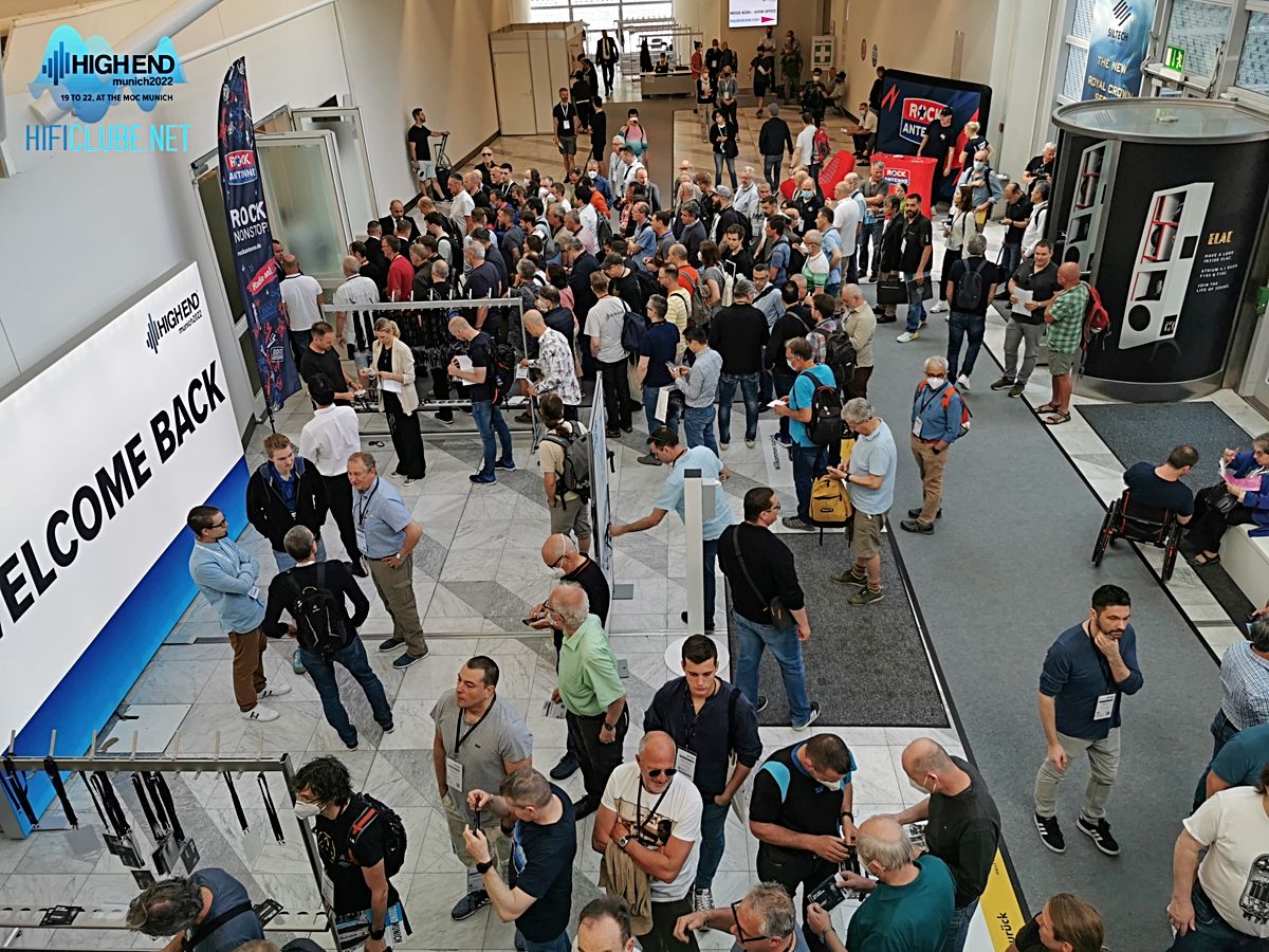 High End 2022_MOCmultidão.jpg