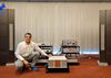 Ultimate Sessions 23_Sala Diptyque_Burmester _ Rui Calado kneeling.jpg (1)