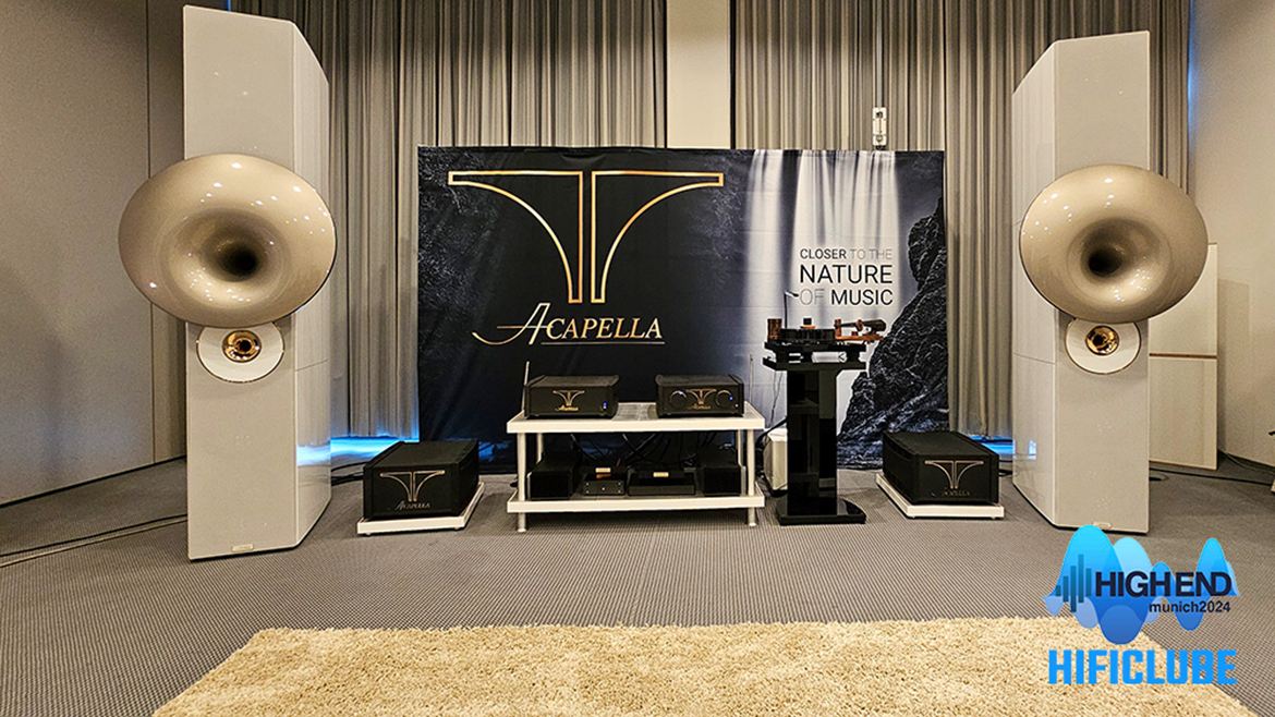 Acapella Hyperion. Finalmente foi possível ouvi-las em toda a sua glória, numa sala acusticamente digna, com amplificação Enérgeia. As Acapella Hyperion têm 2,5 metros de altura e pesam 300 Kg cada uma. Os 4 x woofers de 15 polegadas permitem-lhes descer aos 16Hz. E, a nosso pedido (fomos os primeiros a chegar), foi possível fotografar com boa iluminação, pois as audições posteriores decorreram quase às escuras. A resolução destas colunas, sobretudo a do tweeter de plasma, é de cortar a respiração. Aliás, creio que isso é até evidente no video que vos oferecemos, em baixo. Obrigado, Alfred Rudolph!