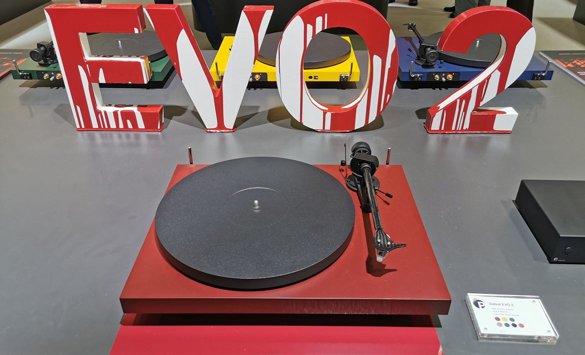 Pro-Ject EVO2 apresentou-se em todas as cores do universo. O Debut Evo 2 . Já vem equipado com a célula Pick It MM Evo.