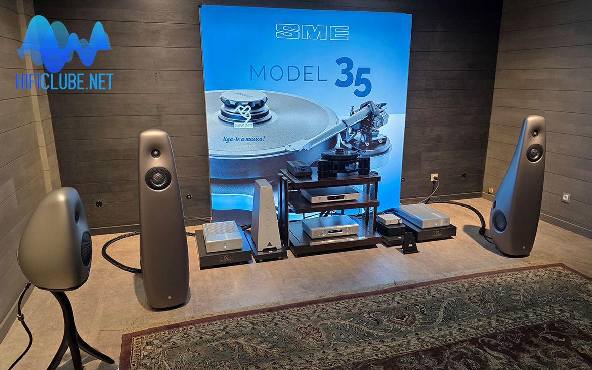 The system: Ayre KX- R20, Ayre MX-R20, Vivid Audio Kaya 45