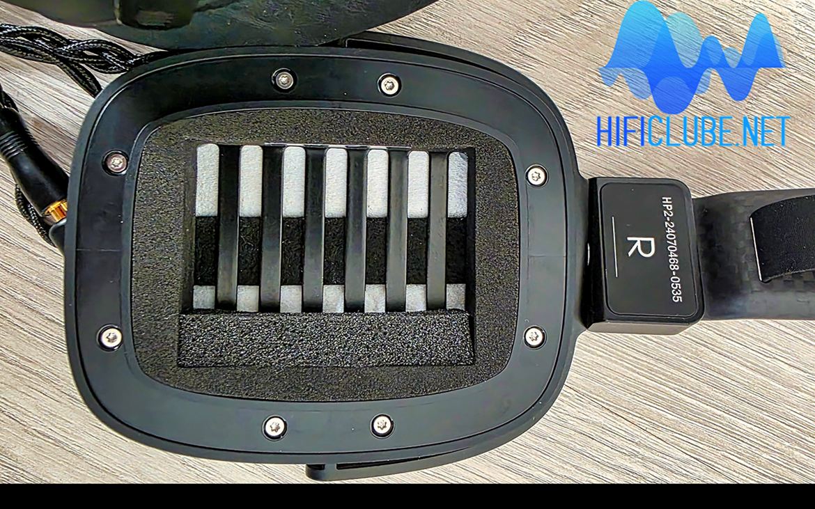 HEDDphone TWO GT - Protective mesh and foam damping visible.