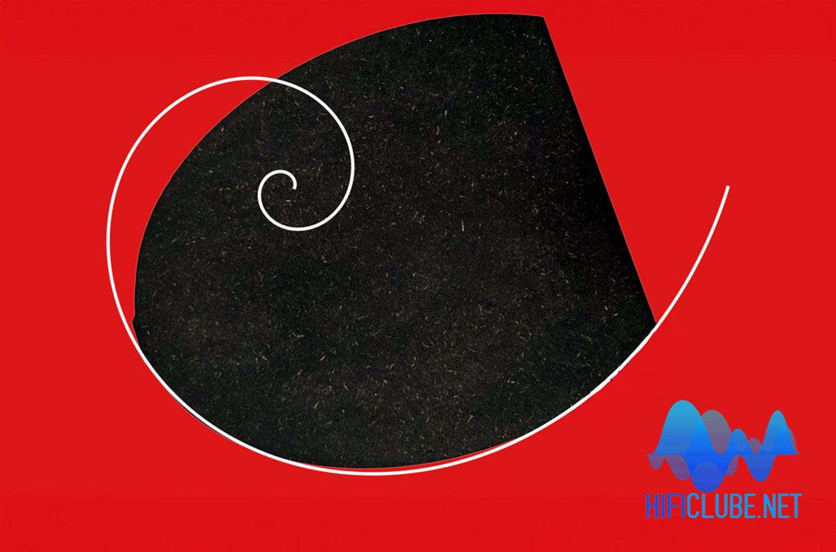 Fibonacci Spiral superimposed on the Quark's top plate for reference. Notice the slight deviation in the lower section.