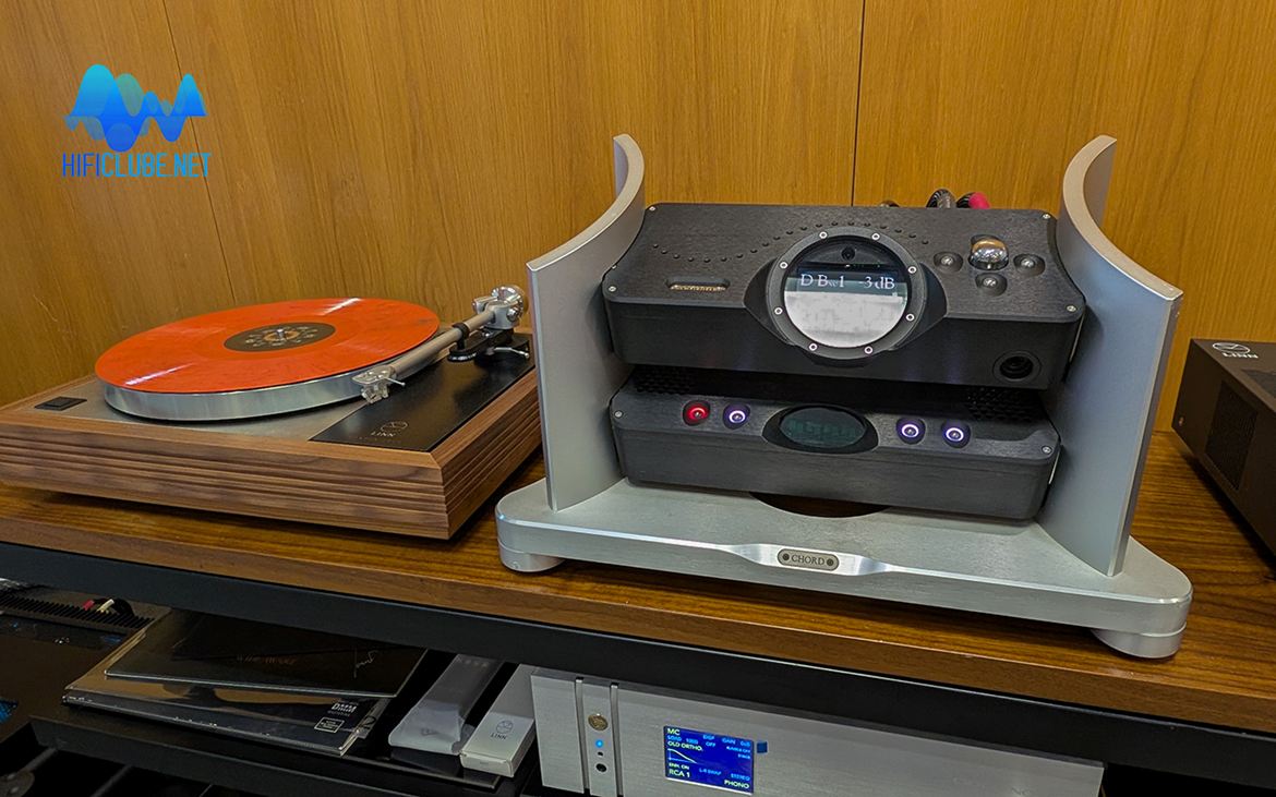 Chord Quartet (a fonte de alimentação não se vê na foto)