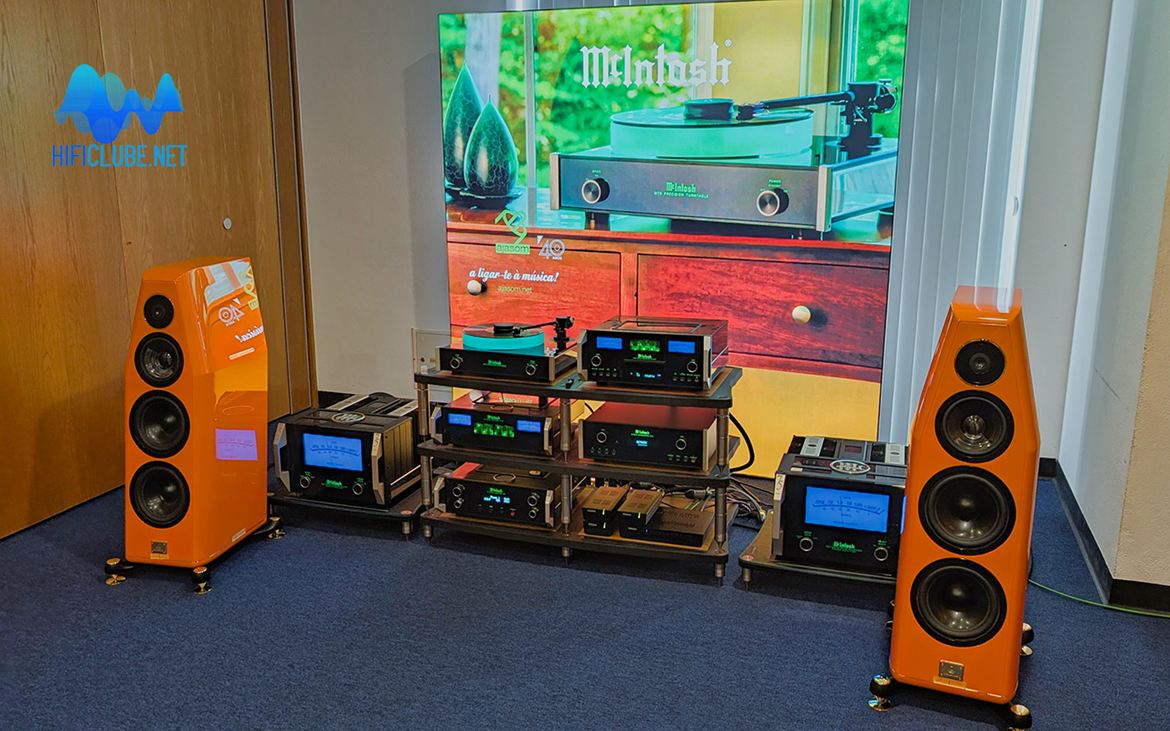 McIntosh/Kharma: uma explosão de cor e som.