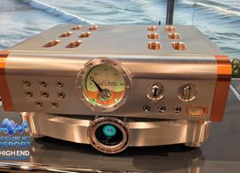 D'Agostino Momentum Z Preamplifier.jpg