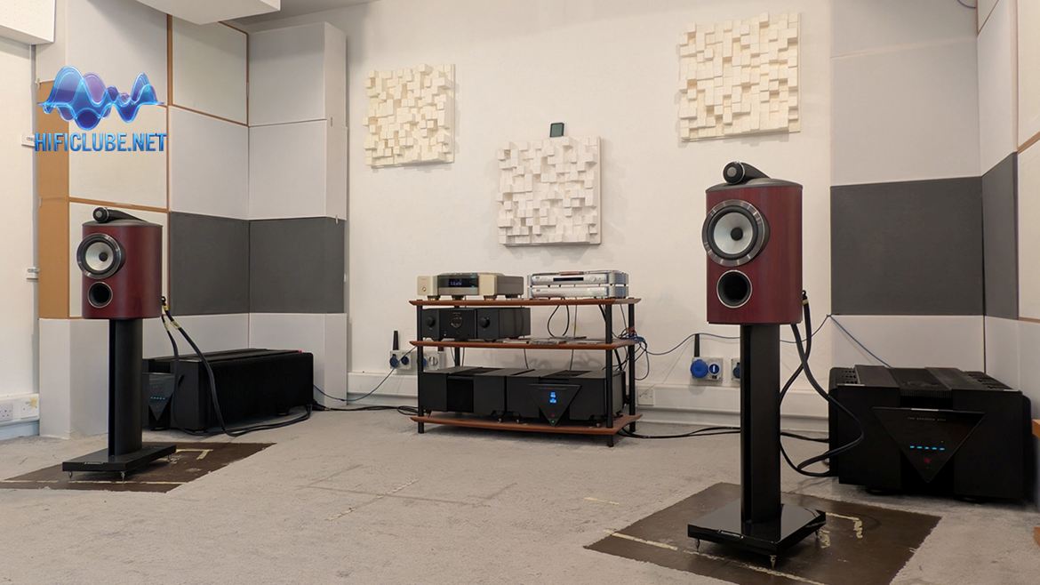 The 805 D4 (a unique and unrepeatable red color not available in the D5 range opened the multiple speaker .audition