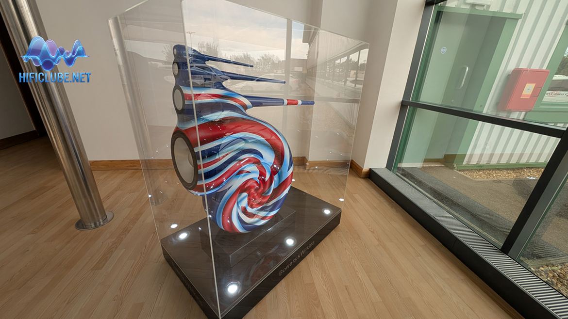 The legendary Nautilus proudly displays the colors of the United Kingdom. Still, 50 pairs are produced each year!