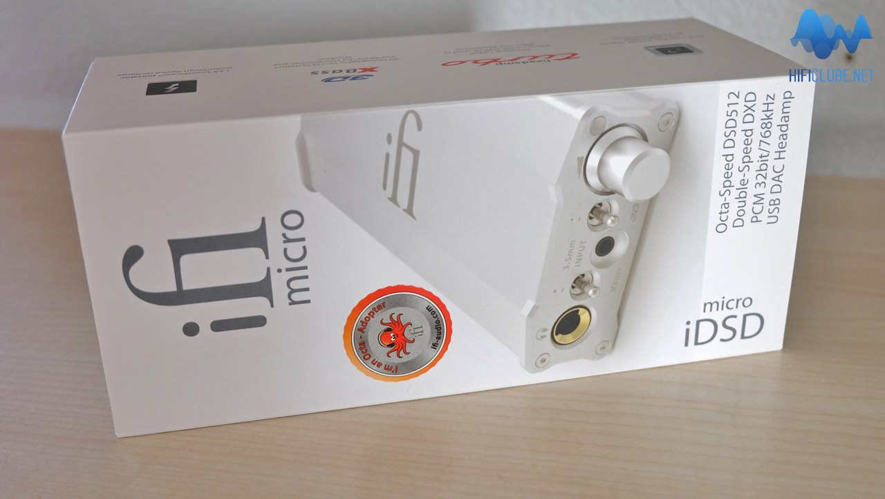 A embalagem do Micro iDSD parece um ovo da Kinder: cheio de prendas e surpresas...