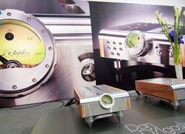 Dan D'Agostino Momentum Preamplifier no palco do Highend 2013 (ver artigos relacionados)