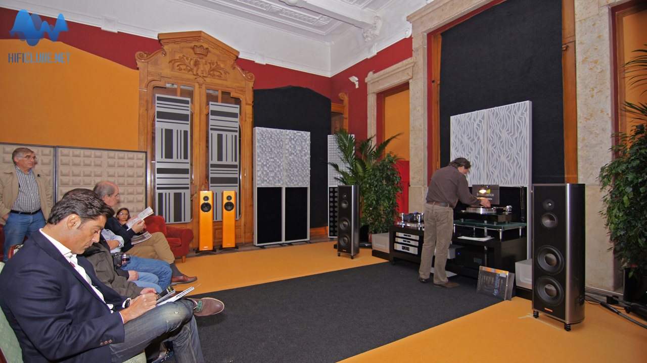 Sala Campolina sempre cheia para ouvir as Magico S5/Constellation