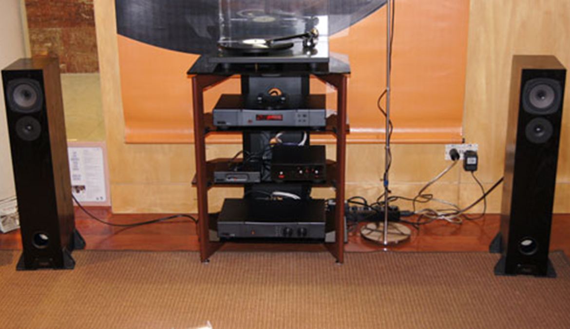 Audioshow 2011_ Parte 4_meio-médios E Plumas: Audio Team, Delaudio, Support View E Subsónica