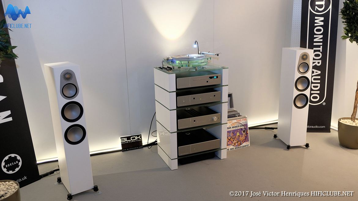 Highend2017_colunas_Monitor Audio Silver, com amplificação e fonte analógica Rksan, o som recomenda-se .jpg