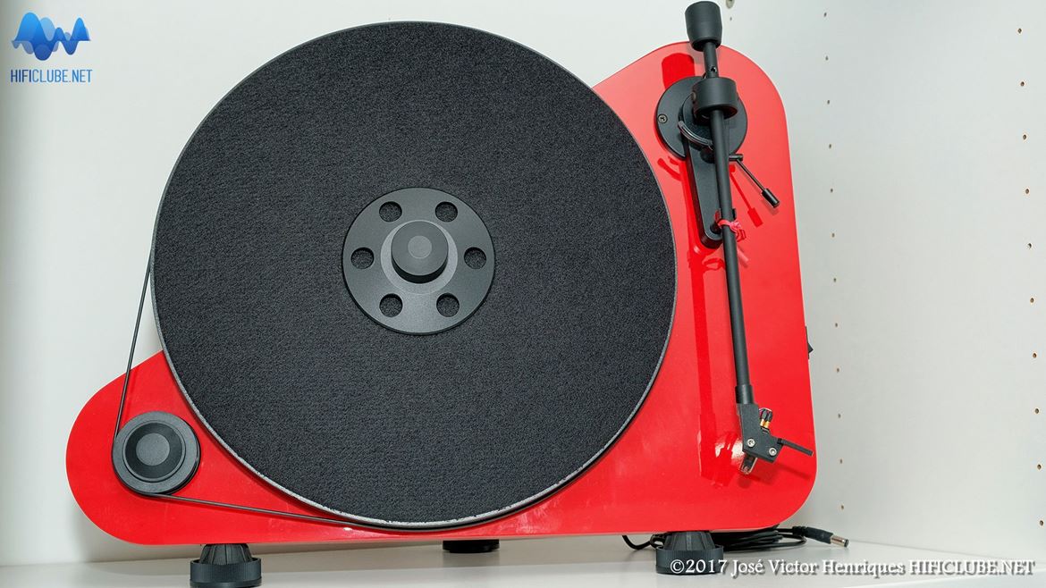 On-Off_Cambridge-Vertical-turntable.jpg