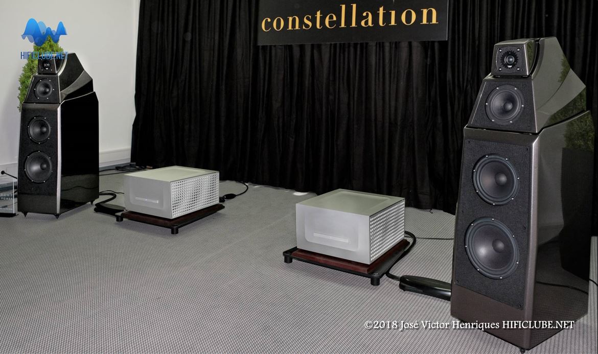 Constellation Audio/Wilson Alexia II, talvez o menos conseguido dos espectáculos que a Alexia II deu no M.O.C. Talvez porque Irv caiu na asneira de aceitar discos pedidos, e há alemães que andam com os Dire Straits no bolso, porque com um par de Centaur II 500 a apoiá-las nunca podiam tocar mal, como poderão comprovar nos vídeos publicados abaixo com som directo